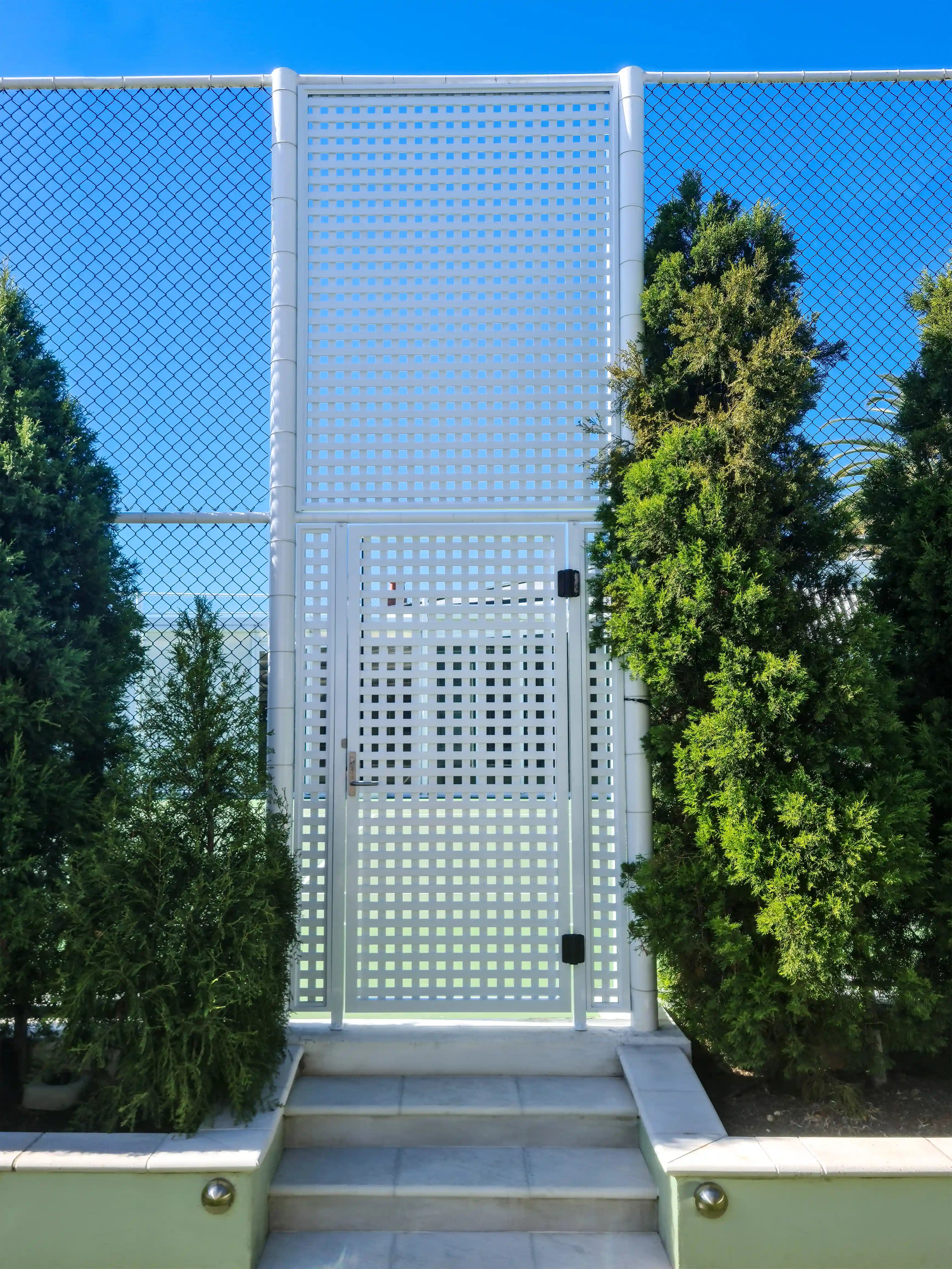 Custom Aluminium Lattice Gate in pearl white for Tennis Court